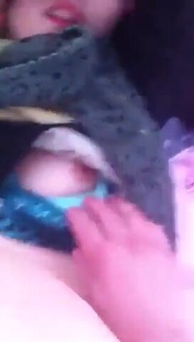 约啪人妻还害羞挡着脸