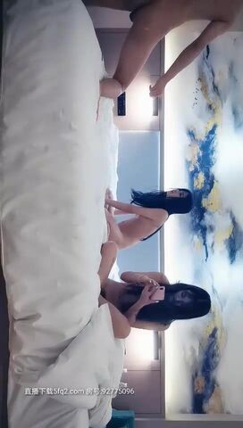 9总全国探花约了两个挺嫩萝莉萌妹玩双飞，躺着轮着插搞完一个再换另一个，猛操呻吟娇喘诱人